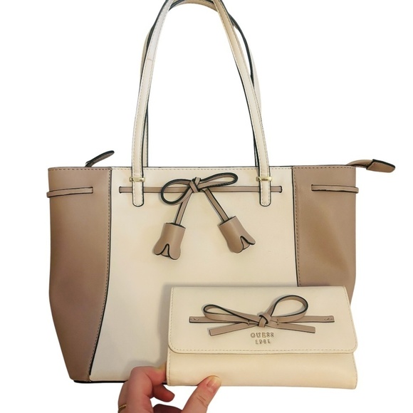 Guess Original Floral Cream Tote and Wallet Vegan Leather Unique Find - Picture 14 of 15